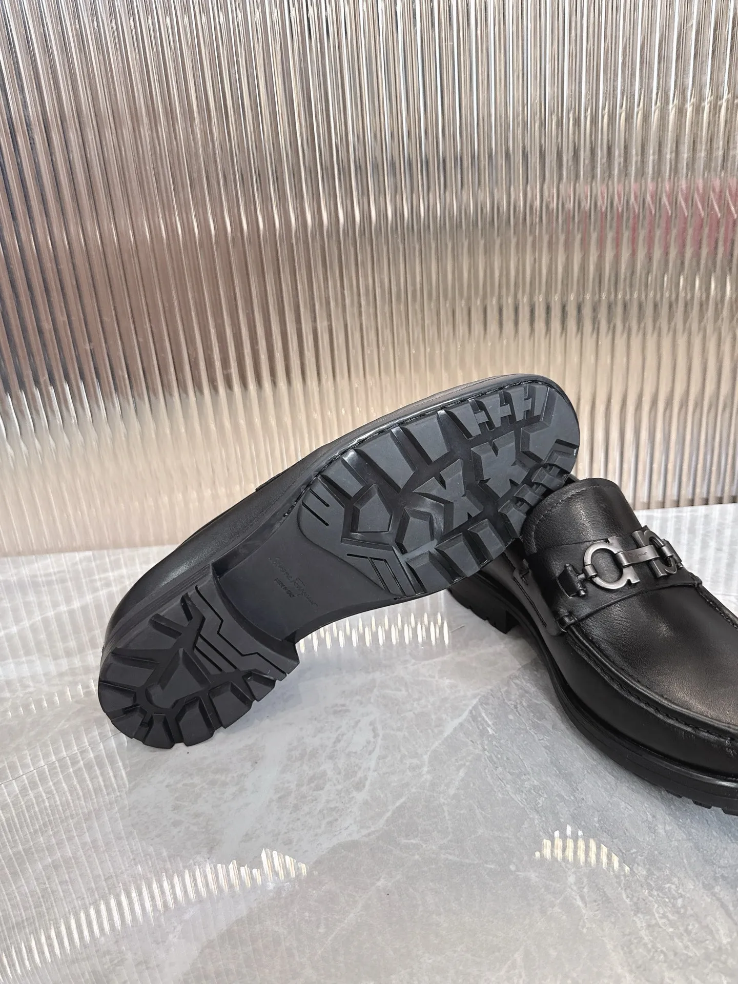 [Ferragam] Top P: 960💰 Size: 39-44 (38. 45.46 can be customized) Ferragamo men's boutique loafers, top quality, imported cowhide upper, water-dyed cowhide lining, original outsole.